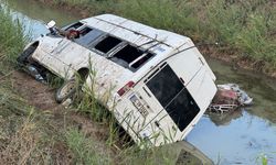 Tarım işçilerini taşıyan minibüs, sulama kanalına devrildi; 18 yaralı