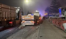 Tır ile servis minibüsünün çarpışması sonucu 9 kişi yaralandı