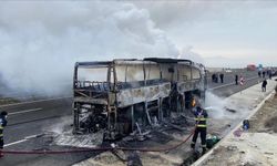 Çıkan yangında yolcu otobüsü kullanılamaz hale geldi
