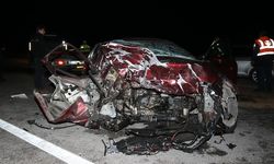 İki otomobilin çarpıştığı kazada 5 kişi öldü, 1 kişi yaralandı