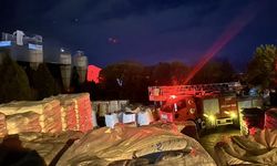 Yalıtım fabrikasında yangın: 16 kişi dumandan etkilendi