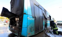 Seyir halindeki halk otobüsü alevlere teslim oldu