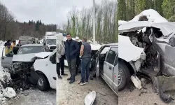 Kamyonet ile hafif ticari araç çarpıştı: 3'ü çocuk 7 yaralı