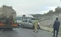Otomobil ile minibüs çarpıştı; 1 ölü, 9 yaralı
