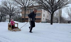 Afşinli Maratoncu Ali Ayar, Kar Üzerinde Torununu Çekerek Antrenman Yapıyor