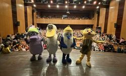 “Kaptan Pengu ve Arkadaşları” Minikler İçin Sahnedeydi