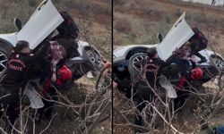 Kahramanmaraş’ta araç tarlaya uçtu