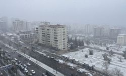 Kahramanmaraş şehir merkezine beklenen kar geldi