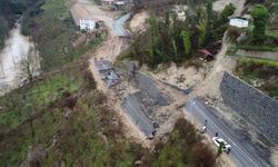 Ordu-İç Anadolu bağlantı yolu heyelanla uçtu, Evler tahliye edildi!