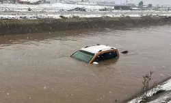 Su kanalına uçan otomobilin sürücüsü aranıyor