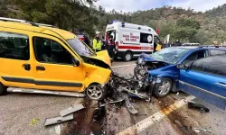 Otomobil, hafif ticari araçla çarpıştı: 1 çocuk öldü, 6 yaralı