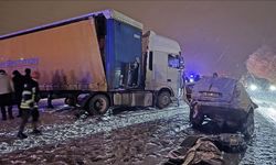 Tır ile çarpışan SUV tipi araçtaki 4 kişi hayatını kaybetti