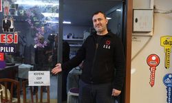 Antakya’da Bir Terzi, Dükkânının Camına “Kefene Cep Dikilir” Yazdı