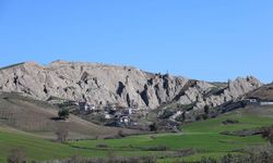 Kahramanmaraş’ta “Ejderha Sırtı”nı Andıran Kayalıklar Görenleri Şaşırtıyor