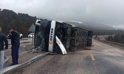 Konya’da yolcu otobüsü devrildi: 15 yaralı