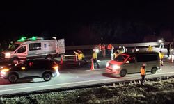 Otobüs ile çekicinin çarpıştığı kazada 1 kişi öldü, 15 kişi yaralandı