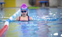 Down sendromlu Pelinsu engelleri kulaç atarak aştı