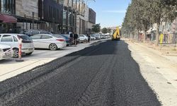 Kahramanmaraş'ta AVM Önünde ve Yoğun Güzergâhlarda Asfalt Onarımı