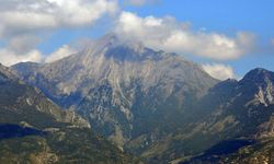 Kahramanmaraş ile Osmaniye sınırında 1976 metre yüksekliğe sahip dağ