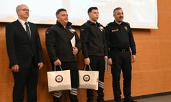 Otogarda yasaklı madde sevkiyatını engelleyen güvenlik personeline plaket
