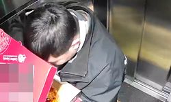 Asansöre tuvaletini yapan kuryeye asansörü temizlettiler