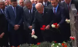 Bahçeli, Türkeş'in kabrini ziyaret etti