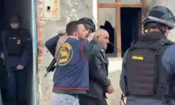 2 evi ateşe verdi, gelen jandarma ekiplerine saatlerce direndi