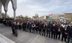 Ankara’da Kahramanmaraş’taki okul saldırısında hayatını kaybedenler için gıyabi cenaze namazı kılındı