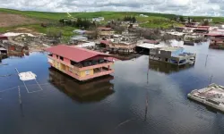 Baraj kapakları açıldı; köy su altında kaldı!
