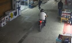 Kapalı Çarşı'da Motosiklet Kazası: Yayaya çarpıp kaçtı!