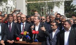 Eğitim-Bir-Sen Genel Başkanı Ali Yalçın'dan saldırının yaşandığı okulun önünde açıklama