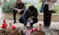 Saldırıda ölen çocukların mezarına duygulandıran not bırakıldı