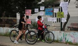 Nöbetçi öğretmen diğer öğrencileri kurtarmak için 'yere yatın' diye bağırmış