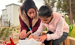 Saldırıda hayatını kaybeden öğrencilerin mezarlarına bırakılan notlar duygulandırıyor