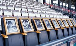 İstiklalspor, karşılaşma öncesinde sahaya anma töreniyle çıktı!