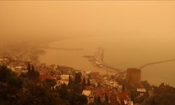 Afrika'dan gelen çöl tozu sonucu bazı iller turuncuya büründü