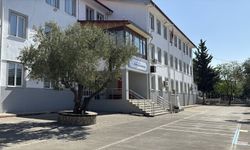 Kahramanmaraş'ta saldırıya uğrayan okuldaki öğrencilerin eşyaları velilere teslim ediliyor