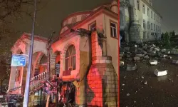 Sağanakta camiye yıldırım düştü; minare yıkıldı