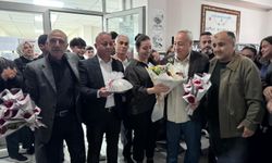 Kahramanmaraş'ta emekli olan öğretmen görev yaptığı okuldan alkışlarla uğurlandı