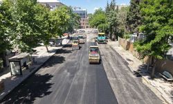 Büyükşehir, Cahit Zarifoğlu Caddesi’nde Asfalt Serimine Başladı