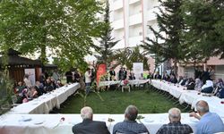 Bayram Coşkusu Şehrin Ulu Çınarlarıyla Paylaşıldı