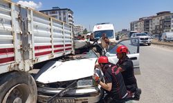 Kahramanmaraş’ta otomobil TIR’a çarptı: 2 yaralı