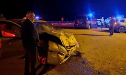 İki otomobil çarpıştı: 1 ölü, 3 yaralı