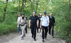 Kampa katılan bakanlar ormanda sabah yürüyüşü yaptı