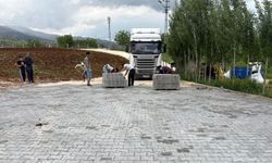 Büyükşehir’den Çağlayancerit Kırsalına 3 Bin Metrekarelik Kilit Parke
