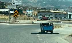 Kahramanmaraş'ta trafikte beklerken motosiklet üzerinde oynamaya başladı