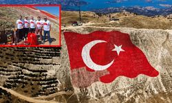 Ahır Dağı Zirvesindeki Dev Türk Bayrağı Yenilendi