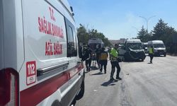 İşçi servisi tıra arkadan çarptı: 11 yaralı