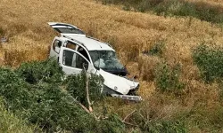Hafif ticari araç ve otomobil çarpıştı: 3 ölü, 4 yaralı