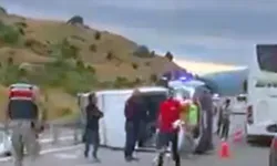 Devrilen minibüste 6'sı çocuk 16 kişi yaralandı